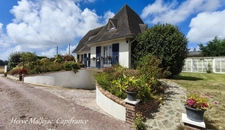 Detached house near Fécamp, 152 m² of living space on a full basement. Outbuilding of 80 m² - 5 bedrooms - 1000 m² of land.