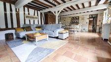 A 20 KMS de Fécamp. Ensemble immobilier comprenant 2 habitations (303 m²);1 piscine; triple garage; Terrain 5215 m².