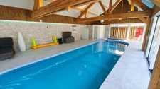 A 20 KMS de Fécamp. Ensemble immobilier comprenant 2 habitations (303 m²);1 piscine; triple garage; Terrain 5215 m².