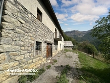 Maison et grange authentique en pierre à rénover 