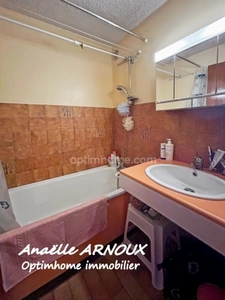 STUDIO-CABINE EN REZ-DE-JARDIN À LAYE 