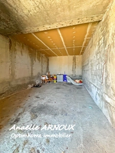 Duplex à rénover avec balcon et grand garage