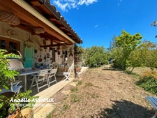 Villa provençale authentique avec grand terrain dont une partie boisée, piscine, terrasse et garage