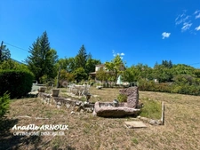 Villa provençale authentique avec grand terrain dont une partie boisée, piscine, terrasse et garage