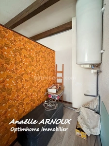 Duplex à rénover avec balcon et grand garage