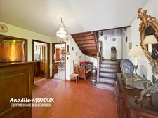 Villa provençale authentique avec grand terrain dont une partie boisée, piscine, terrasse et garage
