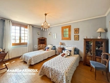 Villa provençale authentique avec grand terrain dont une partie boisée, piscine, terrasse et garage