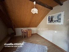 Maison en pierre à rénover avec beau potentiel