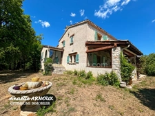 Villa provençale authentique avec grand terrain dont une partie boisée, piscine, terrasse et garage