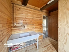 Chalet bois à fort potentiel à rénover au coeur du village d'Orcières