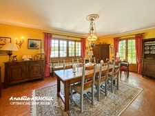 Villa provençale authentique avec grand terrain dont une partie boisée, piscine, terrasse et garage