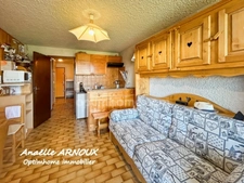 STUDIO-CABINE EN REZ-DE-JARDIN À LAYE 