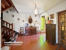 Villa provençale authentique avec grand terrain dont une partie boisée, piscine, terrasse et garage