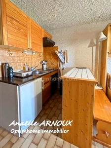 STUDIO-CABINE EN REZ-DE-JARDIN À LAYE 
