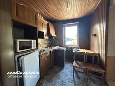 Maison en pierre à rénover avec beau potentiel