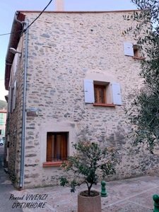 Maison de village avec terrasse – Au cœur du charmant village de Finestret