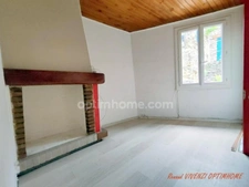Rare Maison de village, de plain pied, avec jardinet à CLARA