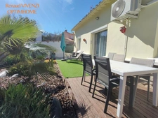 Maison de plain-pied sur 3 faces avec garage à Prades