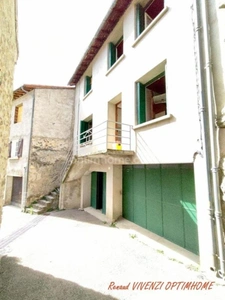 Maison de village avec 2 garages et terrain non attenant, à PY
