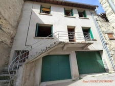 Maison de village avec 2 garages et terrain non attenant, à PY