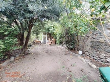 Maison de ville atypique avec jardin et dépendance, rare sur le marché !