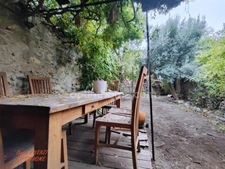 Maison de ville atypique avec jardin et dépendance, rare sur le marché !