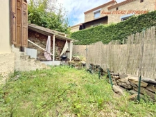 Rare Maison de village, de plain pied, avec jardinet à CLARA