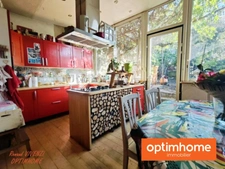 Maison de ville atypique avec jardin et dépendance, rare sur le marché !