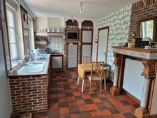 Maison semi mitoyenne avec jardin et garage en centre ville