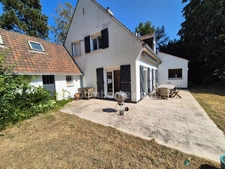 Maison individuelle 5 chambres offrant 180m2 hab sur parcelle de 1124m2 au Bois d'Achelles