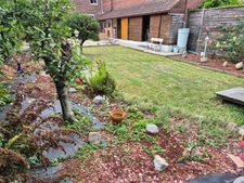Maison semi mitoyenne avec jardin et garage en centre ville