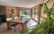 Maison individuelle 4 chambres + 1 bureau + jardin + garage 2V