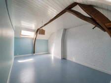 Maison semi mitoyenne avec jardin et garage en centre ville