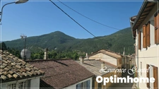 Maison de village avec balcon, vaste garage et vue sur les montagnes – Barrême