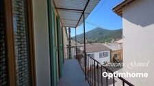 Maison de village avec balcon, vaste garage et vue sur les montagnes – Barrême