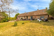 A vendre 21 Corcelles les Monts. Ancien corps de ferme de caractère avec piscine, dépendances et équipements récents 