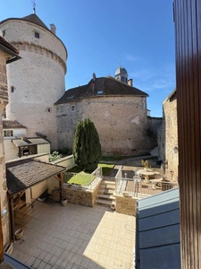Maison de caractère avec jardin, garage double et beau potentiel centre Arnay-le-Duc / 40mn de DIJON