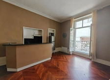 Appartement T2 ancien hypercentre avec balcon