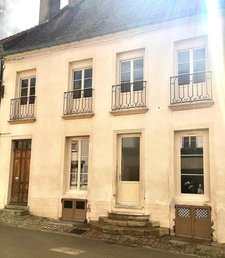 Maison de caractère avec jardin, garage double et beau potentiel centre Arnay-le-Duc / 40mn de DIJON