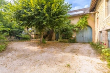  A vendre 21 Corcelles les Monts. Ancien corps de ferme de caractère avec piscine, dépendances et équipements récents 