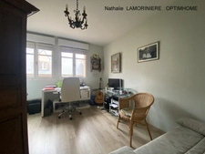 Aux pieds de la Cathédrale et de l'évêché, grande  maison avec terrasse et parking