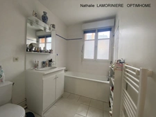 Aux pieds de la Cathédrale et de l'évêché, grande  maison avec terrasse et parking