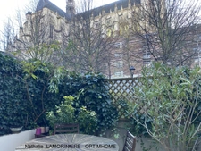 Aux pieds de la Cathédrale et de l'évêché, grande  maison avec terrasse et parking