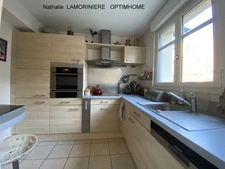 Aux pieds de la Cathédrale et de l'évêché, grande  maison avec terrasse et parking