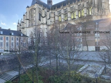 Aux pieds de la Cathédrale et de l'évêché, grande  maison avec terrasse et parking