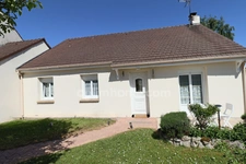 Maison 5 pièces de plain-pied avec jardin et garage MOUSSY LE NEUF (77)