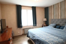 Maison 9 pièces avec jardin, garage et dépendance 