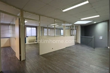 À LOUER – Local d’activité avec bureaux – 250 m² – Croissy-Beaubourg  (77)