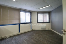 À LOUER – Local d’activité avec bureaux – 250 m² – Croissy-Beaubourg  (77)