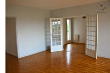 🏡 À vendre – Spacieux T6 familial 125,5 m² avec vue dégagée et balcons – ÉCULLY